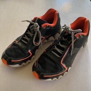 Reebok Ziglite Black Orange Sneakers Size 7 Men’s or 8.5 Women’s